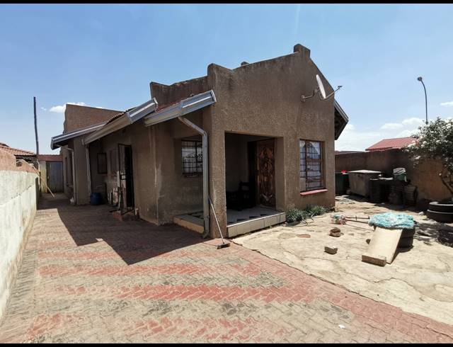 3 BEDROOM HOUSE FOR SALE IN EVATON WEST